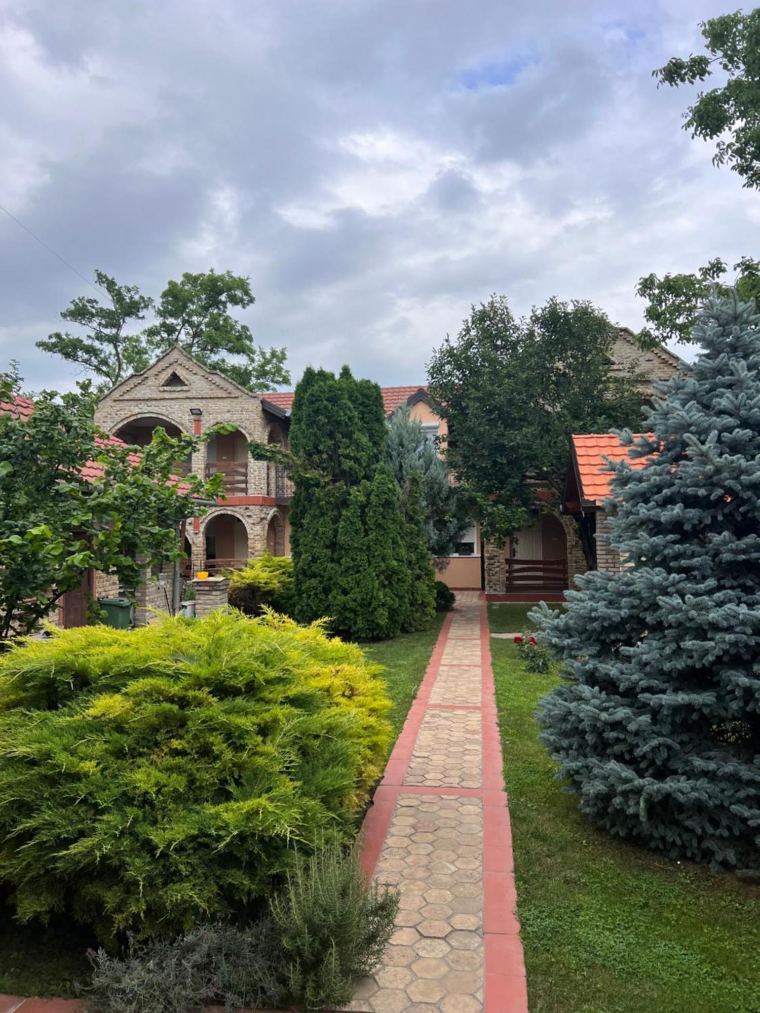 Guest House Lila Сомбор Экстерьер фото